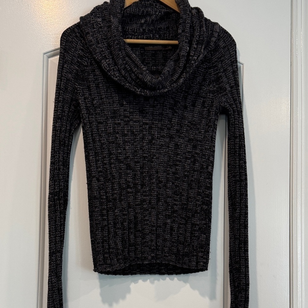 ⚫️ The Limited Black & Gray Cowl Neck Long Sleeve Sweater Size Medium